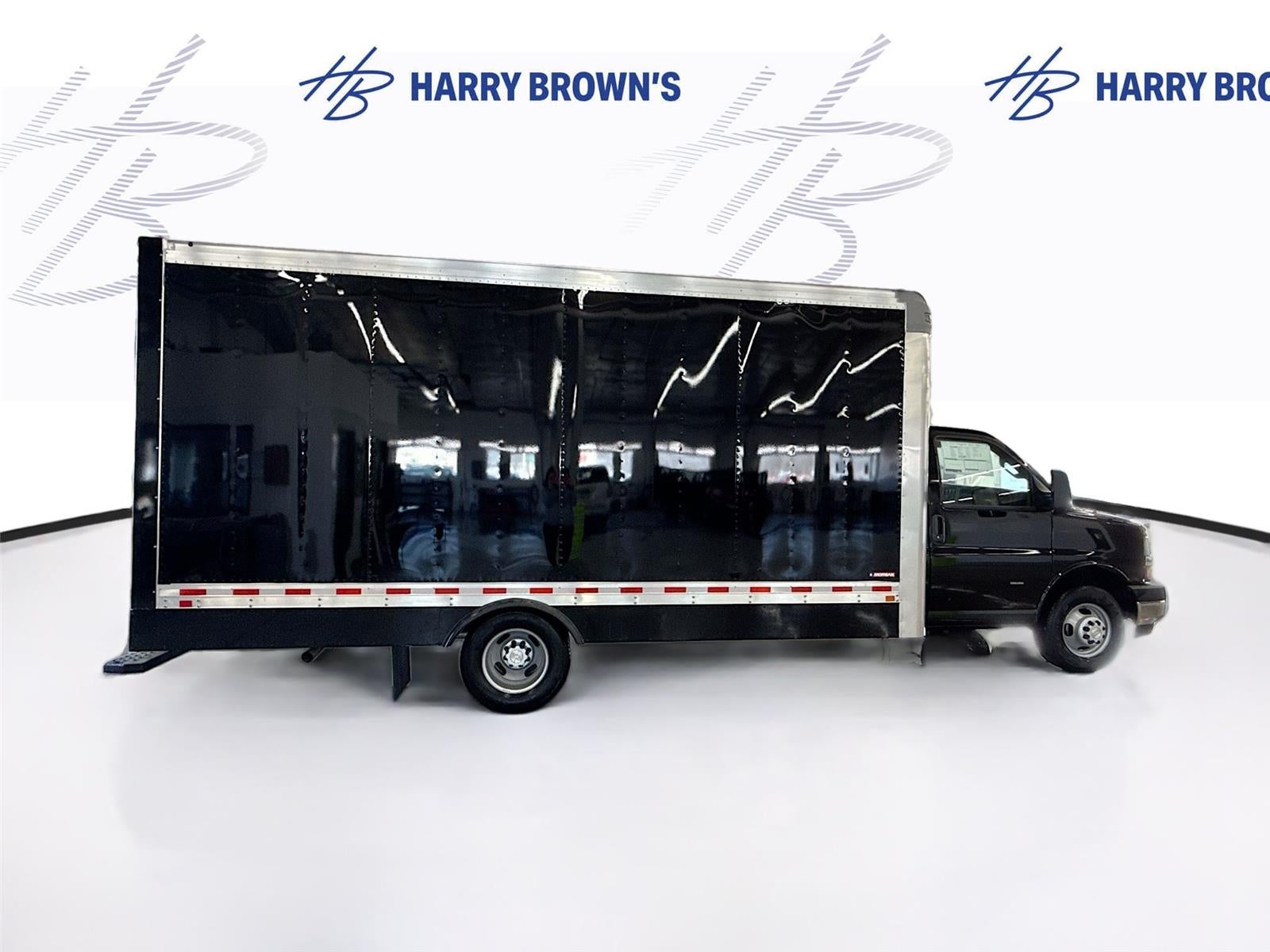 2025 Chevrolet Express Cutaway 3500 1WT