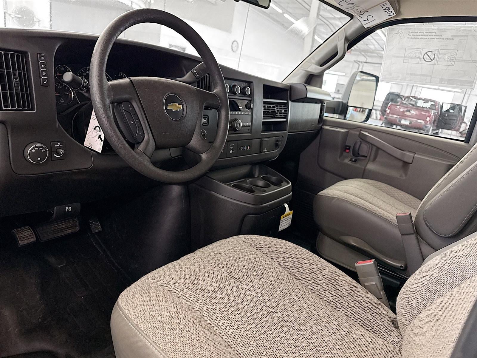 2025 Chevrolet Express Cutaway 3500 1WT