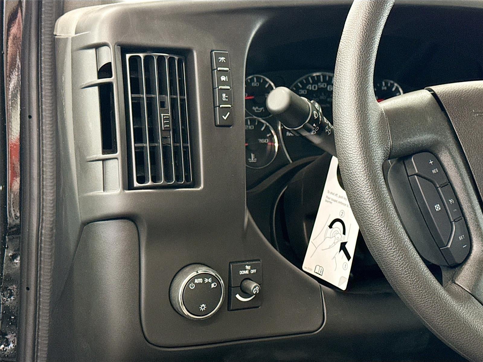 2025 Chevrolet Express Cutaway 3500 1WT