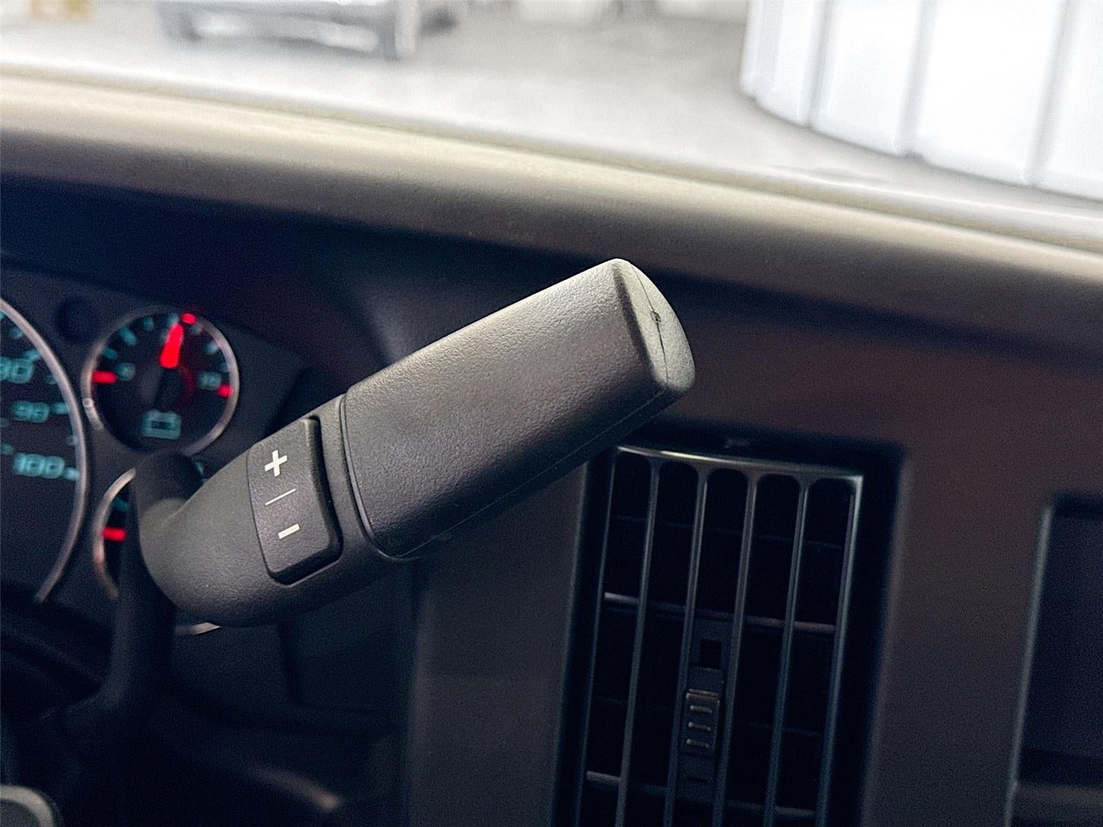 2025 Chevrolet Express Cutaway 3500 1WT