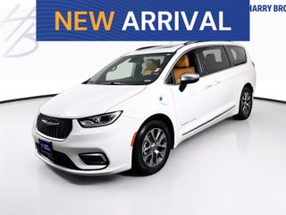 2023 Chrysler Pacifica Hybrid Pinnacle