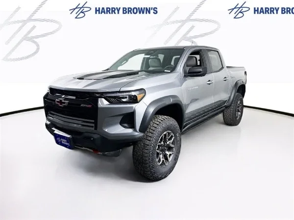 2025 Chevrolet Colorado Front view